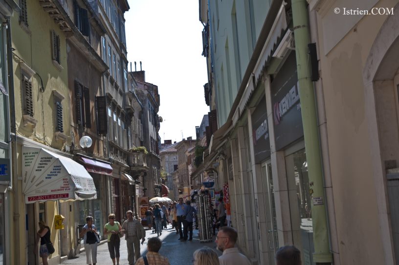 Einkaufsstrasse - Shopping in Pula - Istrien - Kroatien
