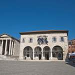 Augustus-Tempel und das Rathaus in Pula - Istrien - Kroatien