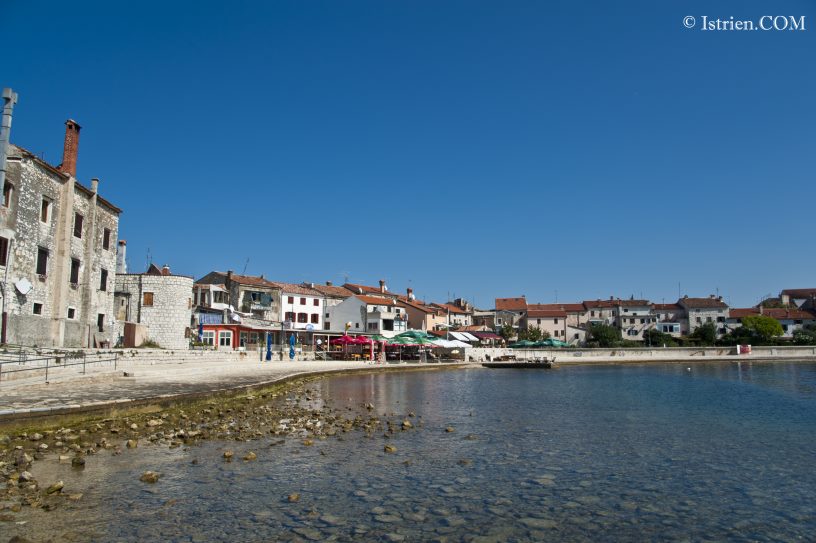 Strand beim Ortszentrum von Umag - Istrien - Kroatien