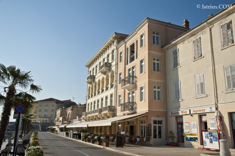 Hotels an der Hafenpromenade von Porec