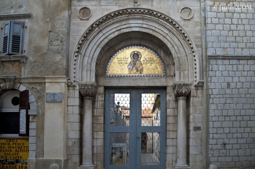 Eingangsportal der Euphrasius Basilika in Poreč