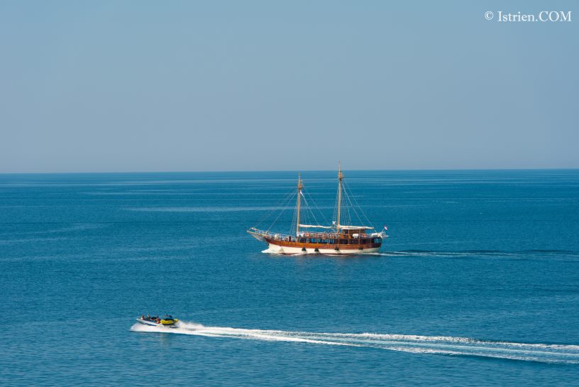 Ausflugsboot bei Vrsar in Istrien - Kroatien