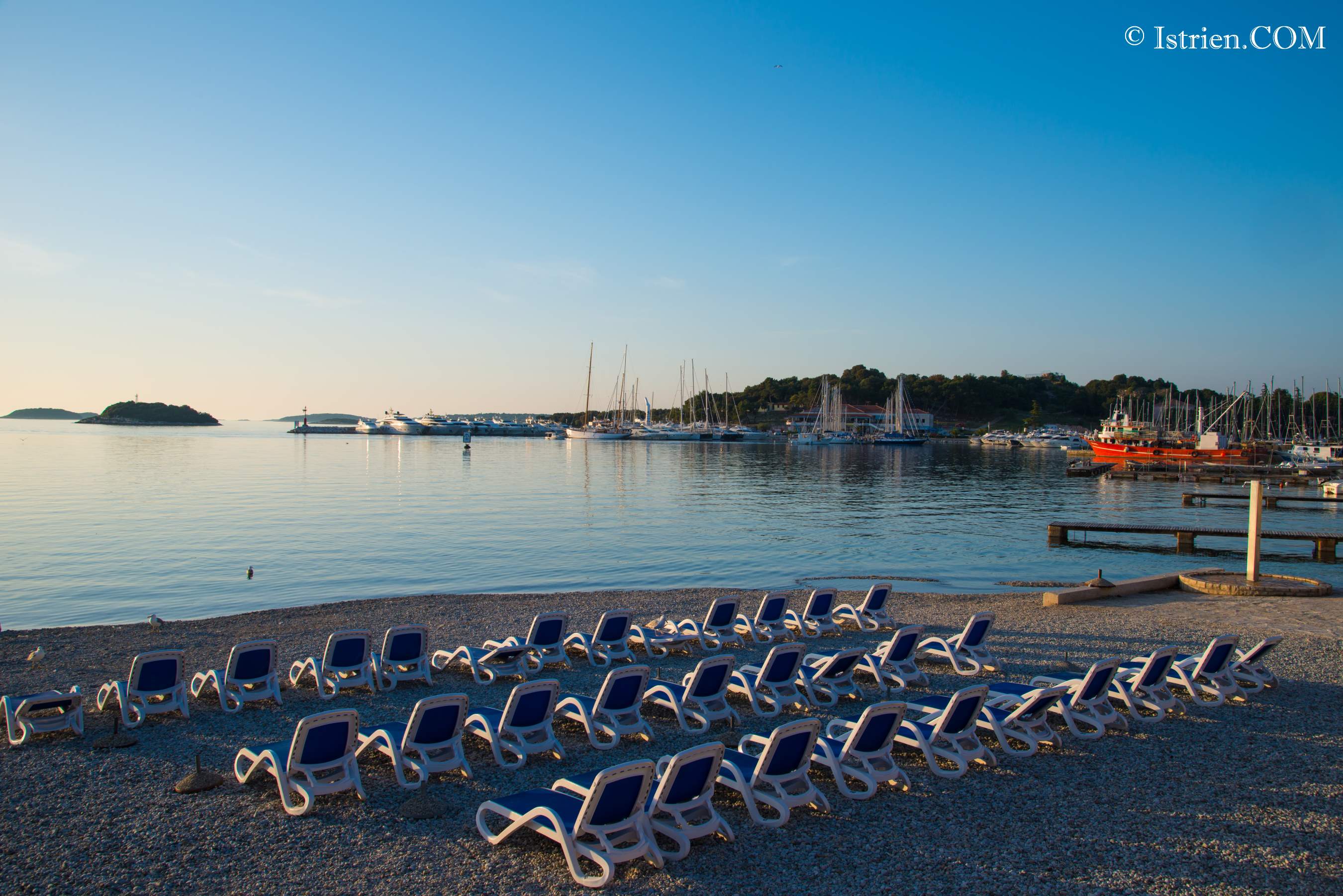 Strand und Hafen am Abend - Vrsar in Istrien - Kroatien