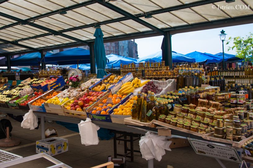 Obstmarkt in Rovinj - Mai 2015