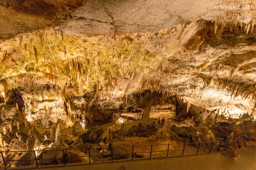 Riesiger Dom in der Höhle von Postojna - Slovenien - Istrien