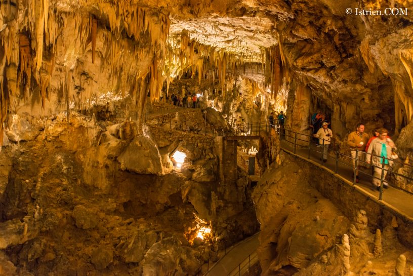 Verbindungsweg in der Höhle von Postojna - Slovenien - Istrien