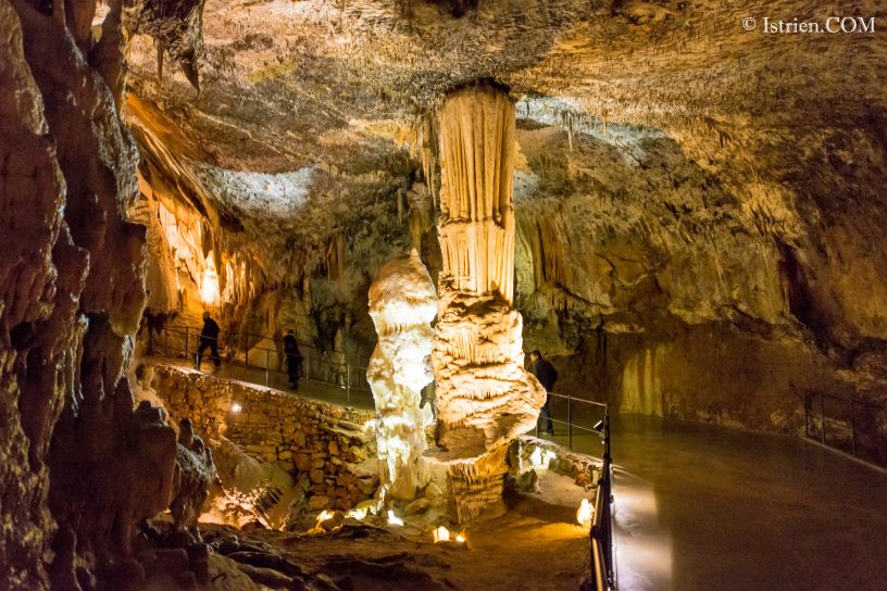 Tropfstein-Gebilde in der Höhle von Postojna - Slovenien - Istrien