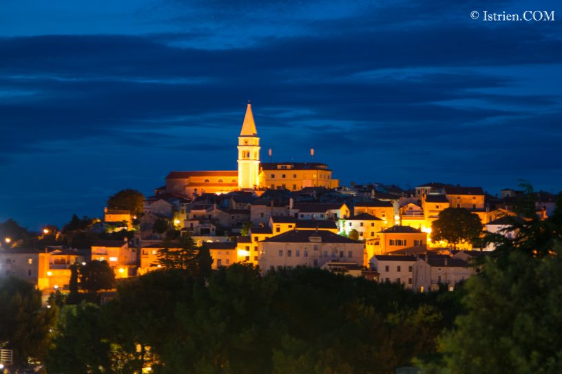 Altstadt von Vrsar am Abend - Istrien.COM