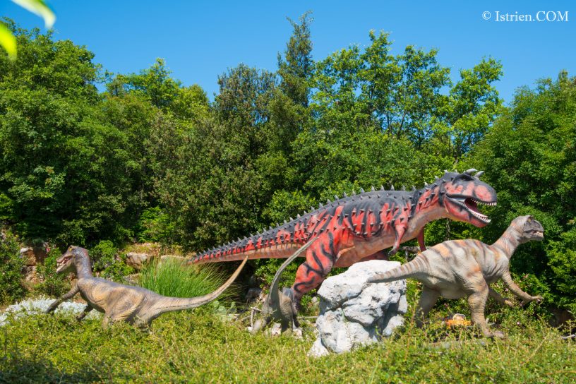 Saurierlandschaft im DinoPark Funtana in Istrien