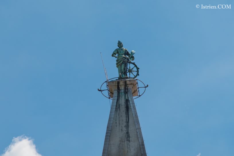 Hl. Euphemia Statue am Kirchturmfigur in Rovinj
