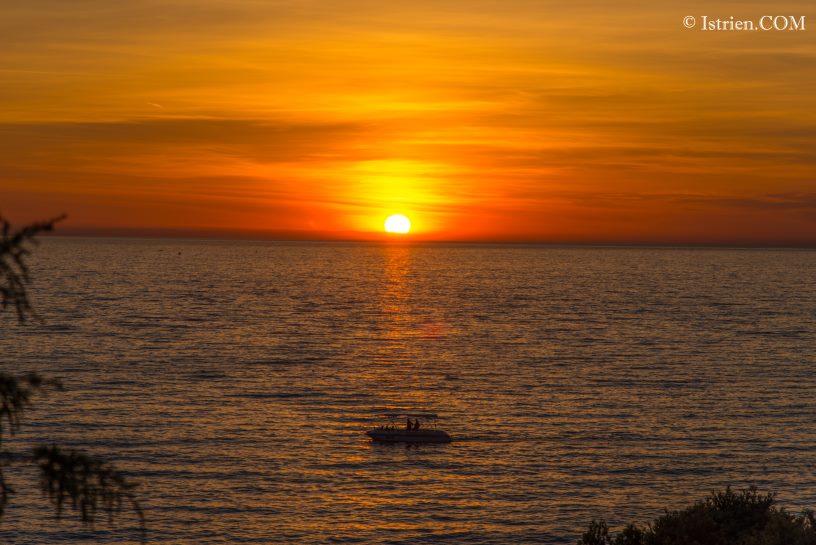 Istrien - Boot mit Sonnenuntergang