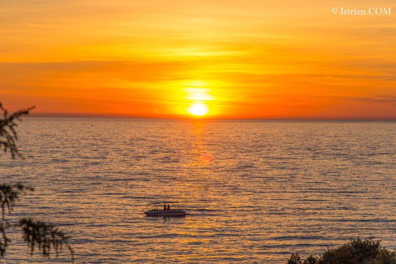 Istrien - Sonnenuntergang mit Boot in Vrsar